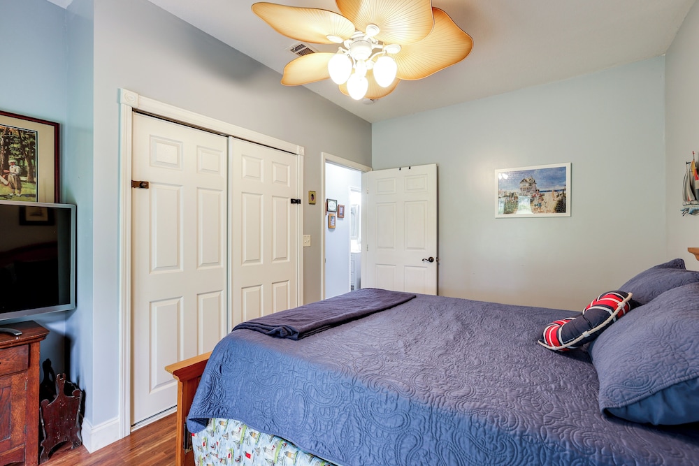 1/2 Mi to Sapelo River: Family Home w/ Large Yard