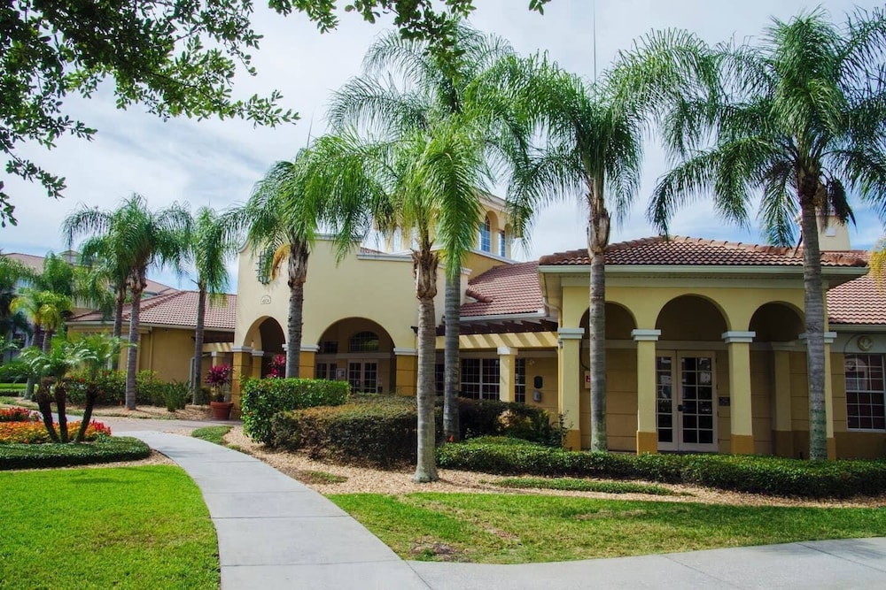 Stylish and Contemporary Vista Cay Hideaway - Lake View 3bd/2ba #3vc4126