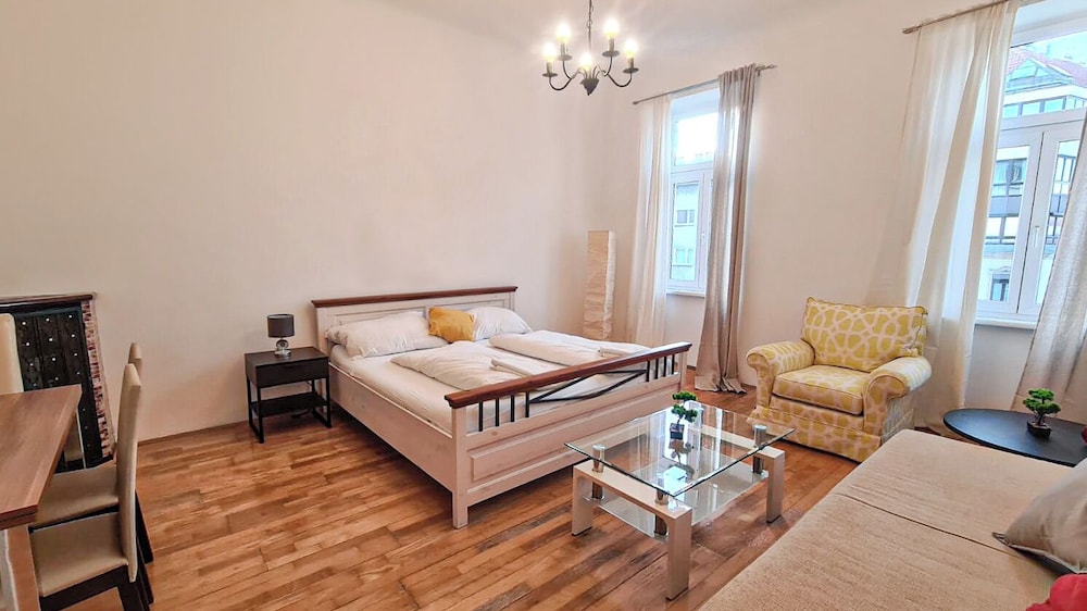 Modern 2BR Apt Long Stays Sleeps 5