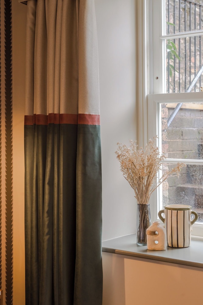 Your Apartment - Pembroke House