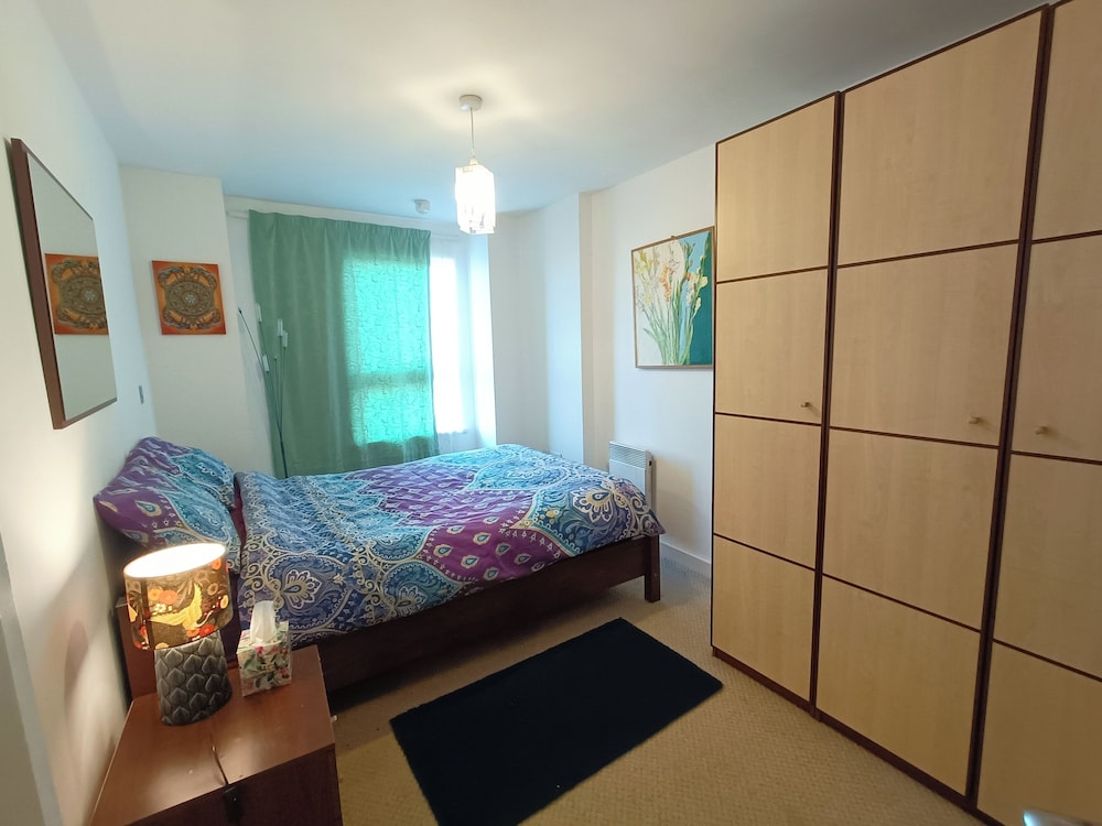 1 Bed Flat - Sleeps 5 - Pets - Garden - Parking