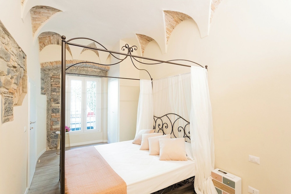 Romantic Escape City Centre With Jacuzzi & Parking by Rent all Como