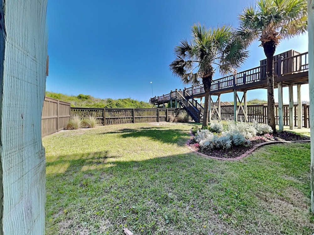 Blue Me A Wave by Topsail Realty