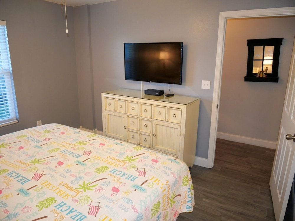 Pelican Beach 0108 1 Bedroom Condo by Pelican Beach Management