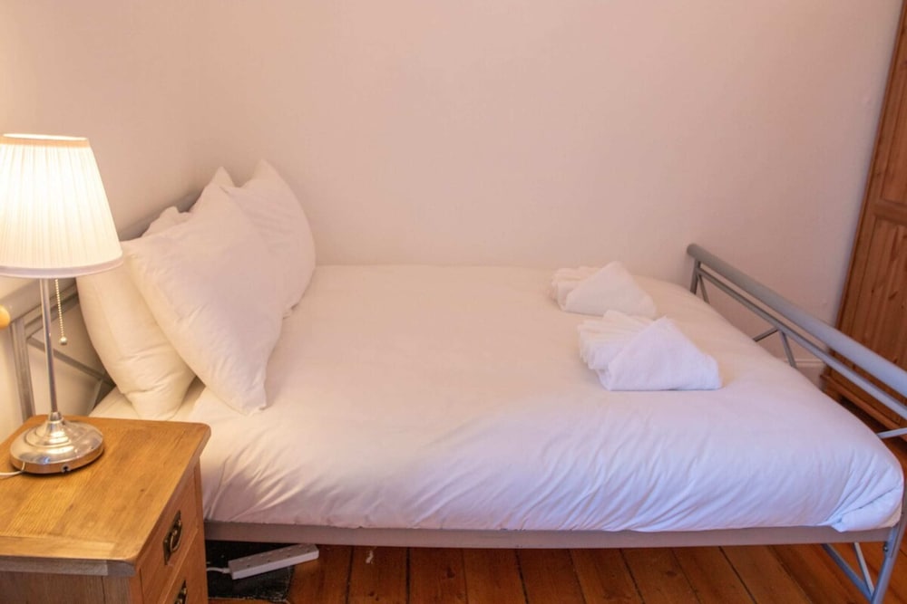 2 Bedroom Property near Old Town & Grassmarket