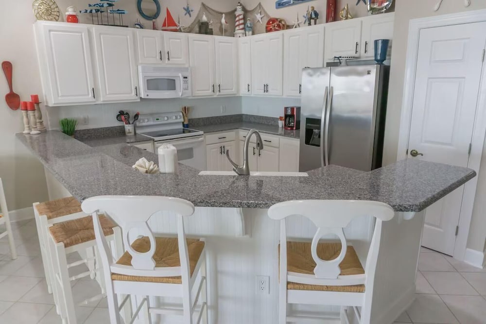 Pavilion Palms 204c