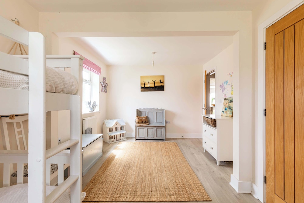 Light-filled Family-friendly Beach House