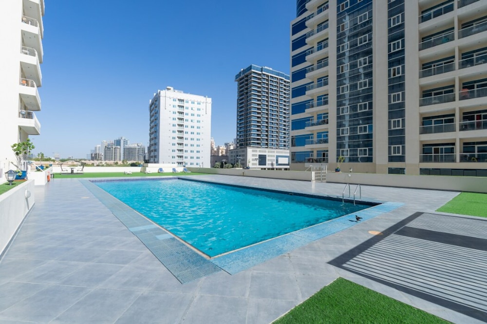 Calm Studio Apartment Right by the Golf Courses in Sports City