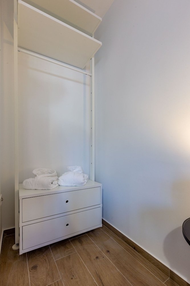 Exquisite Prestige Luxury Apartments With Shared Pool