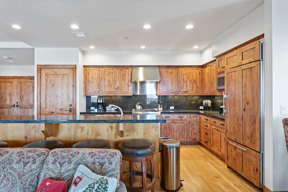 Shooting Star Lodge at Deer Valley Resort - Three Bedroom Residence #205 3 Condo