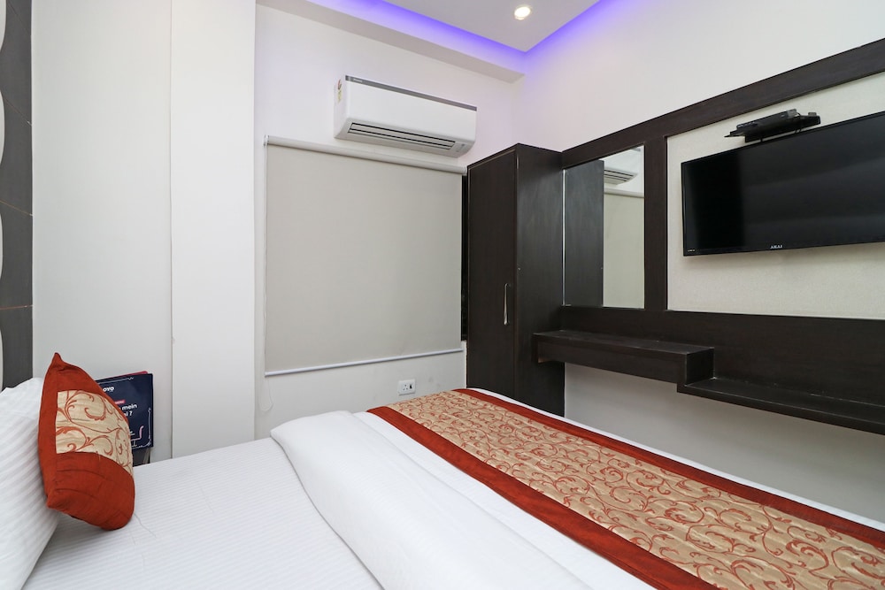 OYO 11593 Hotel Aman Guest House