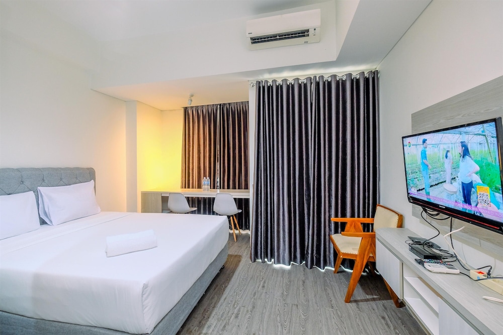 Homey And Restful Studio Lrt City Bekasi Apartment