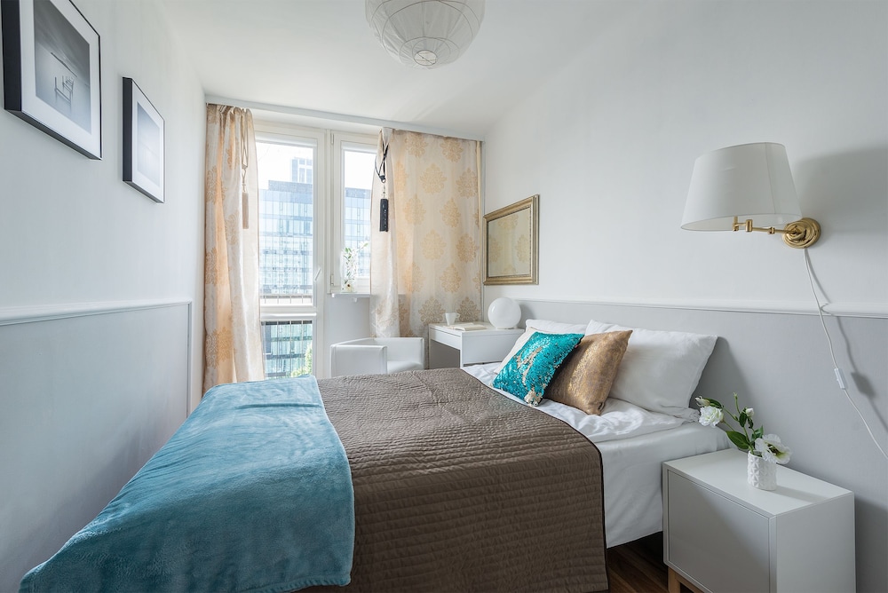 UNIT Warszawa Centrum Room by Metro Rondo ONZ