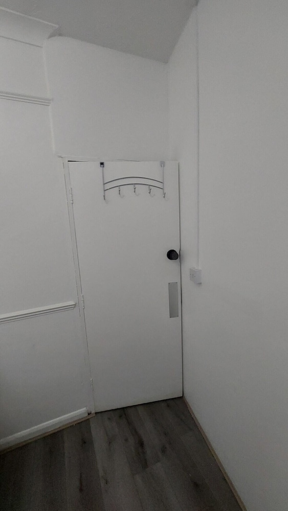 Private Rooms for 7 People With Bathroom