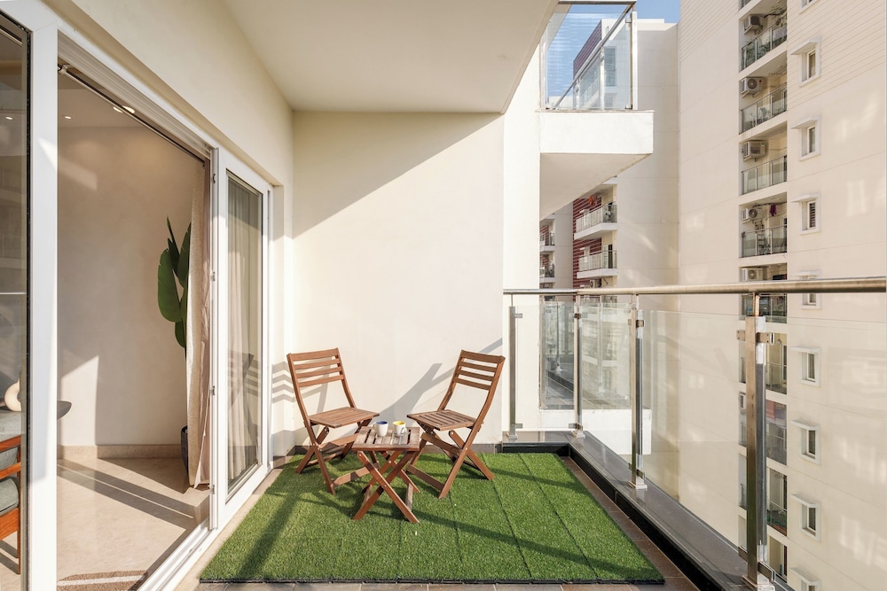 The Ivy Apartment by Red Olive