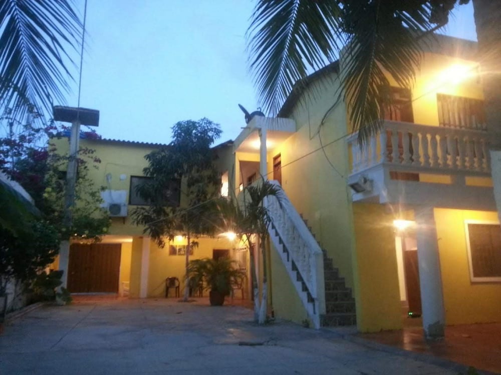 7PN-1A CASA CON ACCESO AL MAR