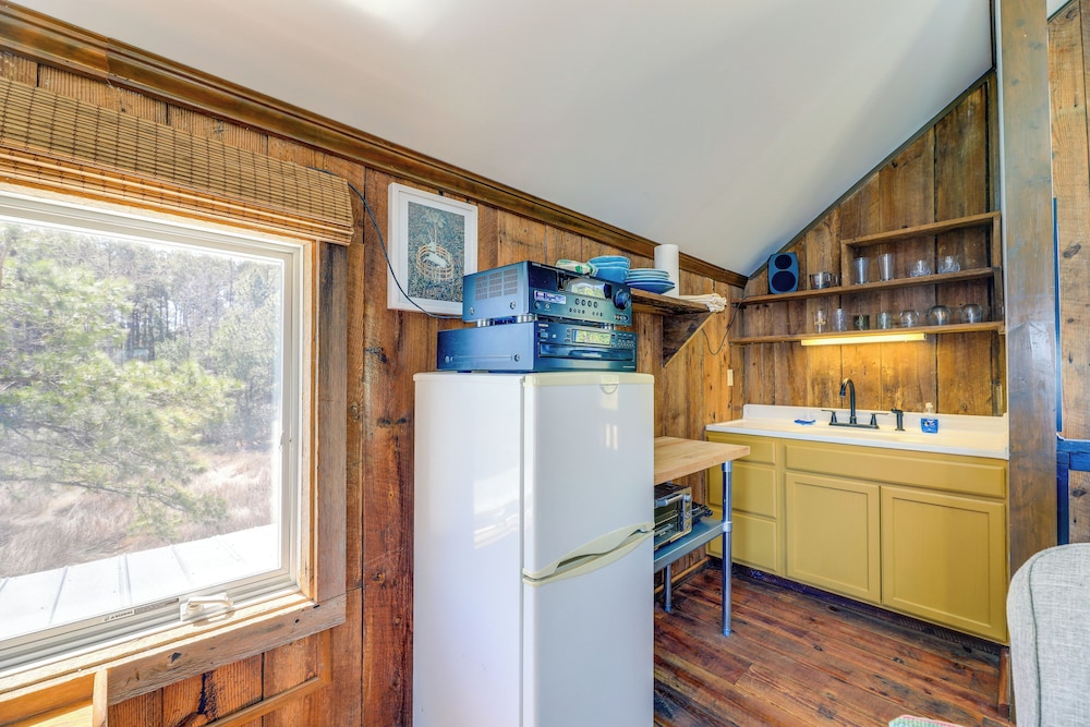 Riverfront Haven: Converted Barn w/ Deck in Aurora