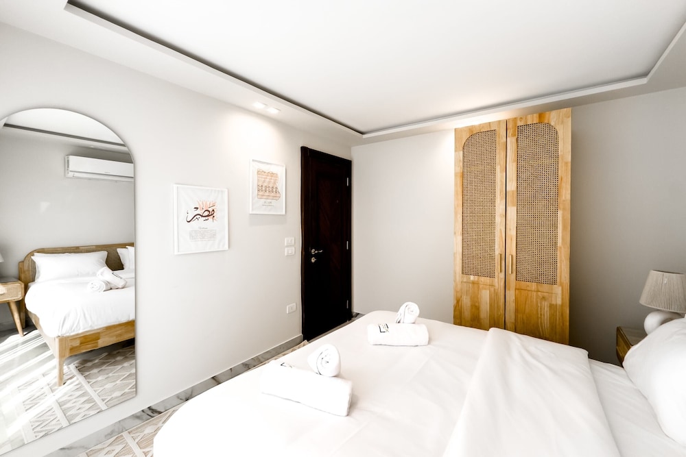 The 2bdr Radiant Residence 5 min to Airport