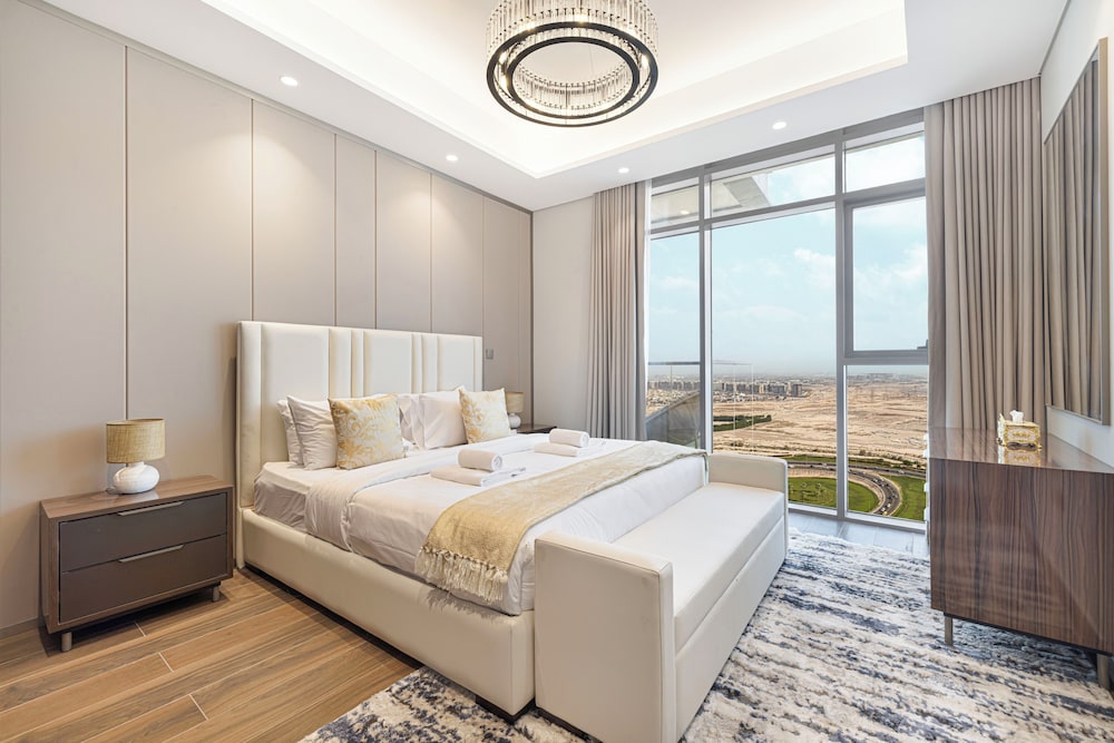 Nobles Suites by Hostiva - City View