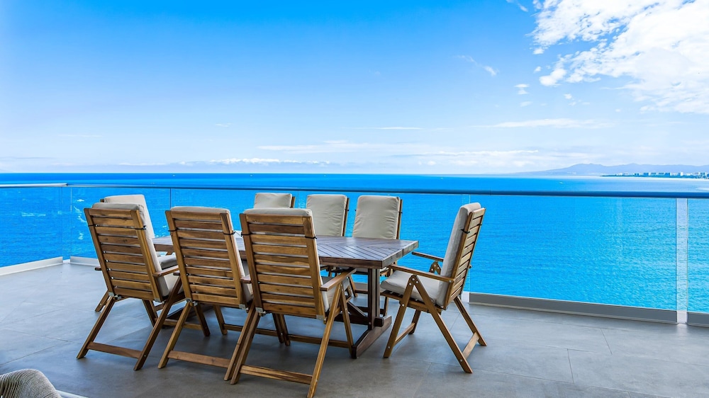 4BR Luxury Penthouse with Ocean Views