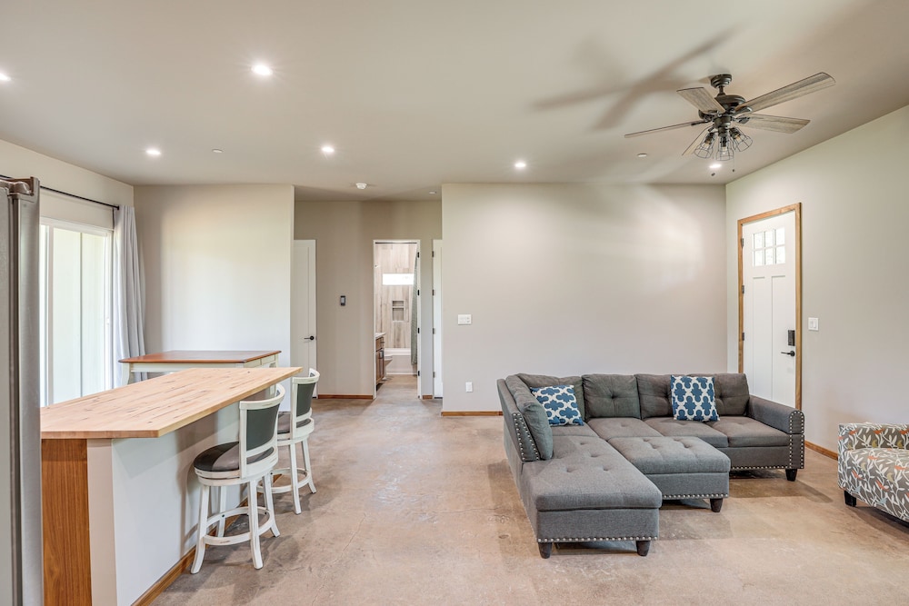 2 Mi to Lake Almanor: Home w/ Golf Course Views!