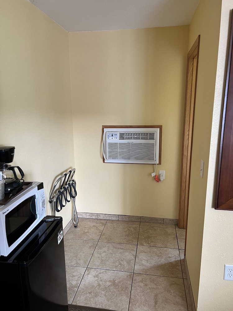All Star Inn & Suites