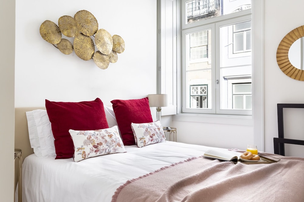 JOIVY 2BR Pastel dreams Apt by the Santa Justa Lift, in Baixa view 2