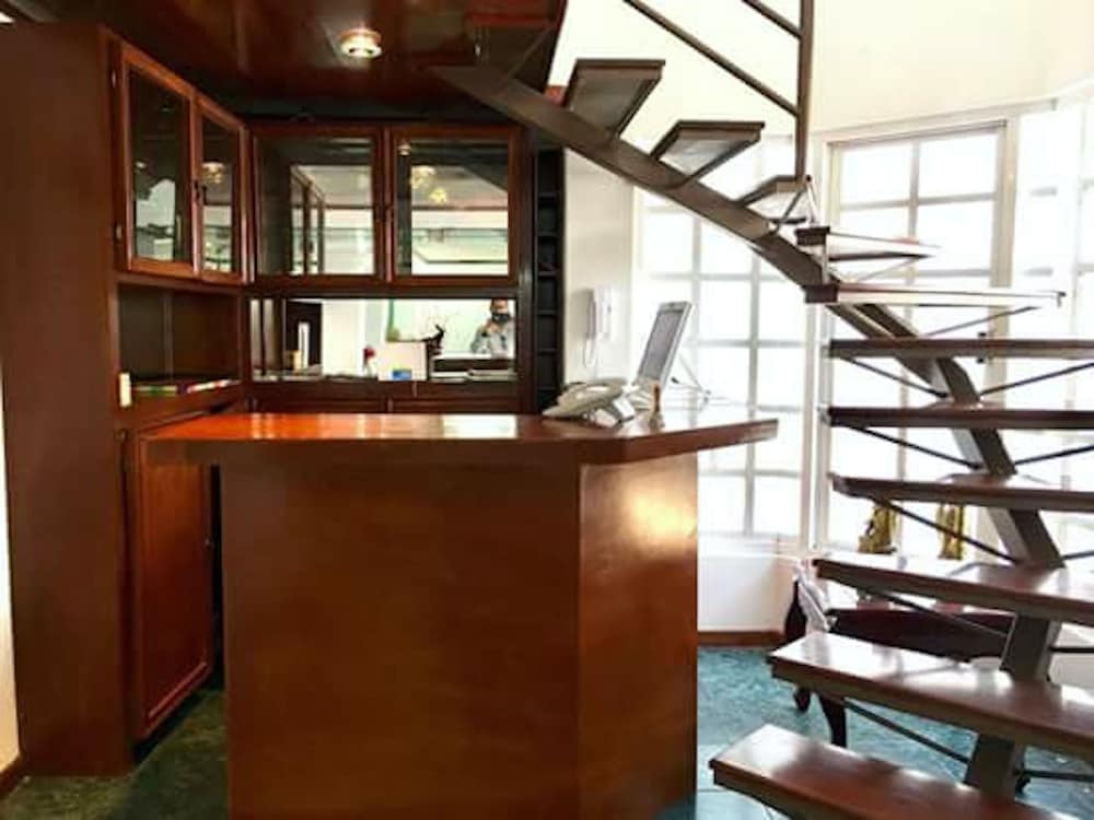 La Aurora Hotel like Home