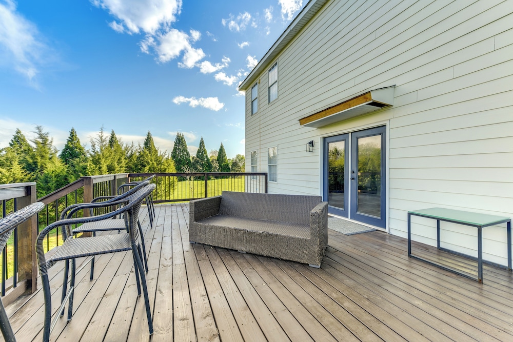 Pet-friendly Lake Norman Retreat w/ Deck & Grill