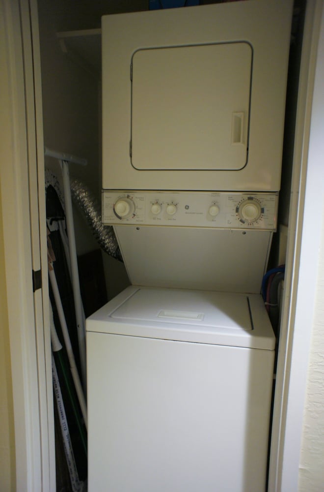 Hawaiian Unit + Walking Distance to Town - AC & Wifi! - Vrkcv