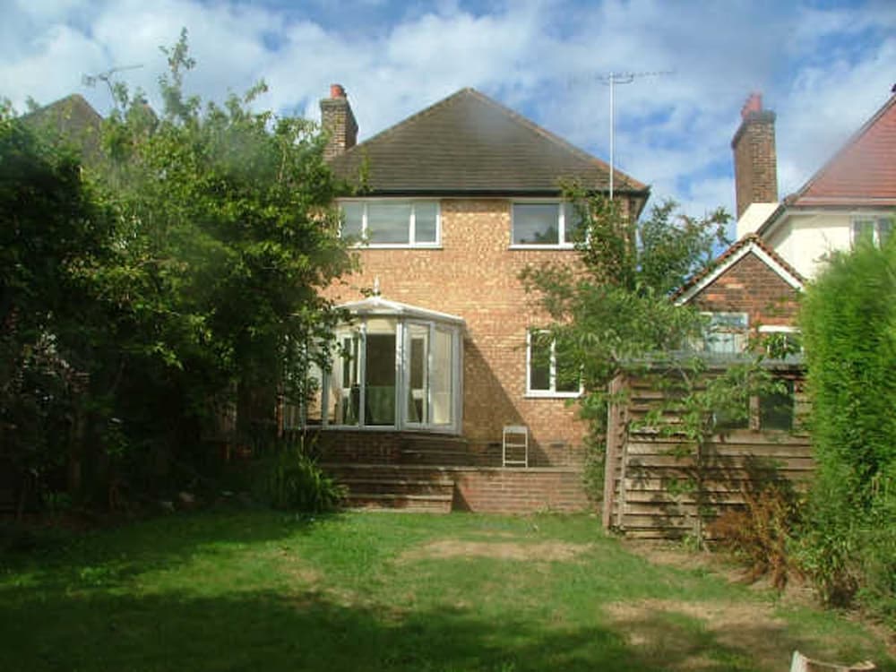 Guildford Vacations - Rooms in Guildford Surrey - Property Image 1