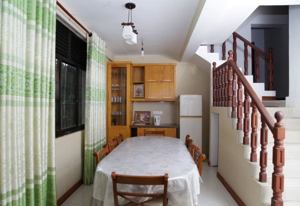AA Circuit bungalow