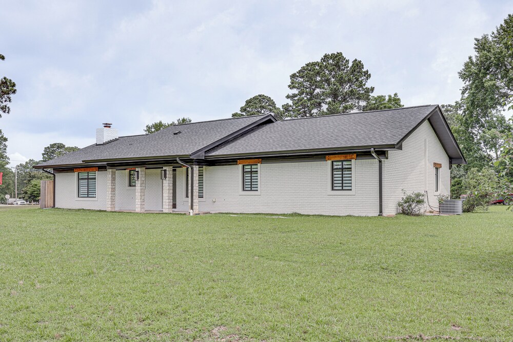 < 1 Mi to Sau: Newly Renovated Home w/ Yard!