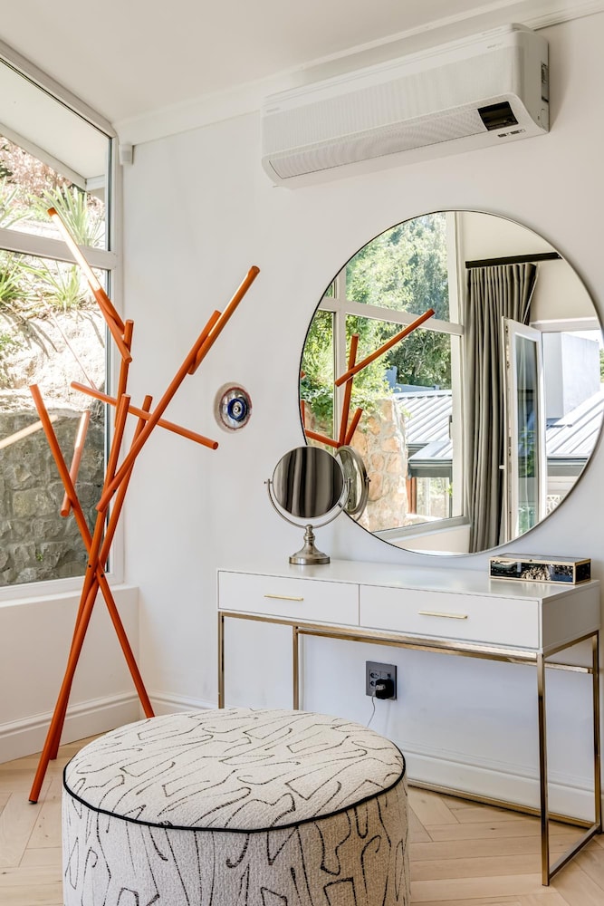 Camps Bay Villa w Pool Gym Studio Aqua Terra