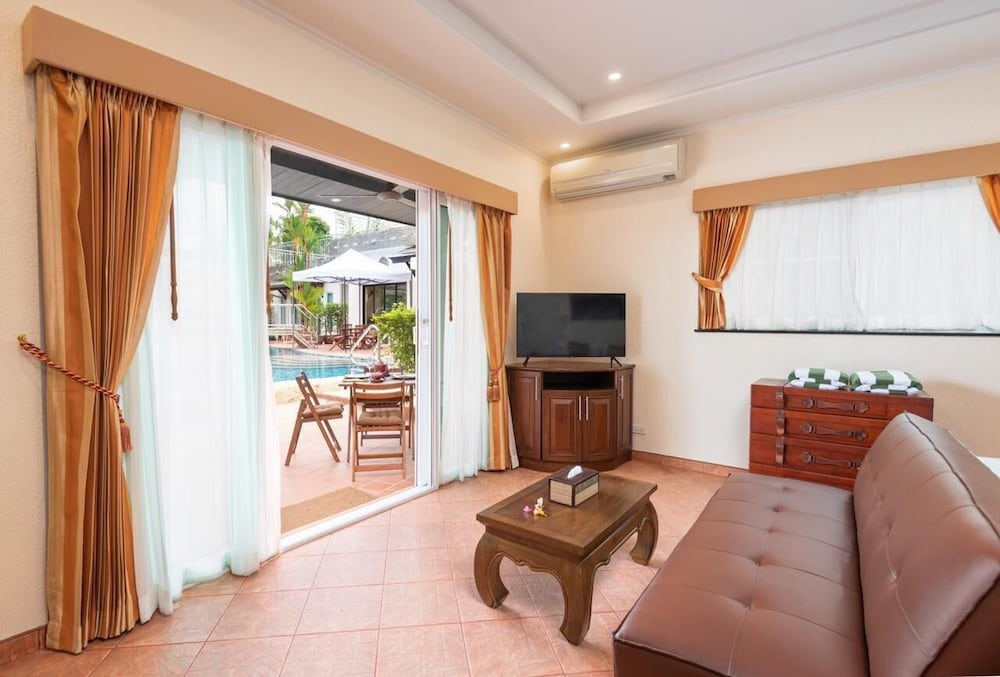 Sahaswara Luxury Villa Pattaya