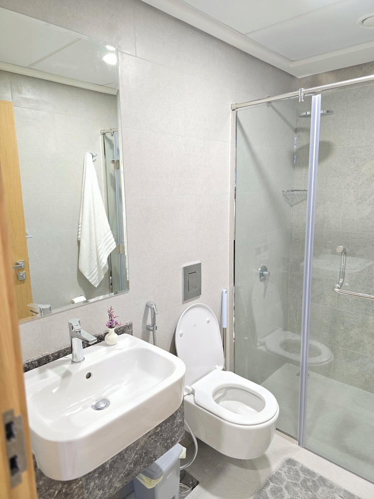 LUXURY BOULEVARD 2BHK