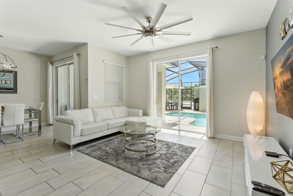 Comfort Stay With Pool Near Attractions