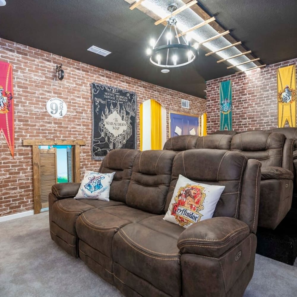 6163 Fantastic Home With 12bd