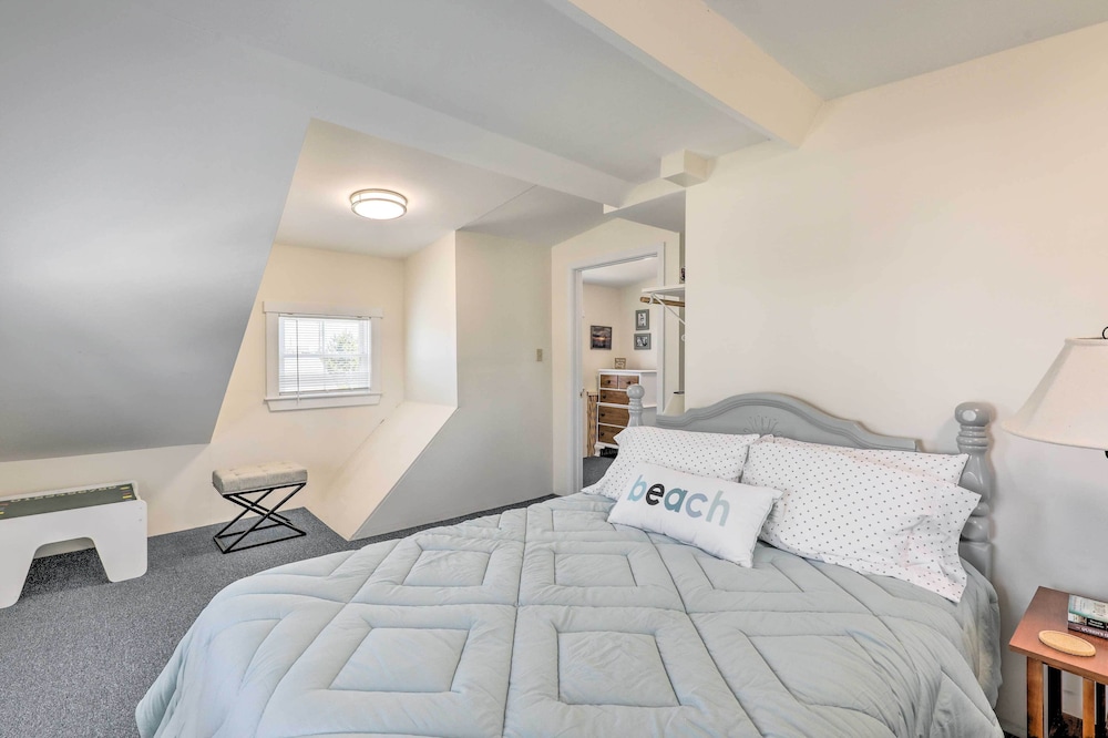 Plum Island Retreat ~ 1-block Walk to Beach! view 4