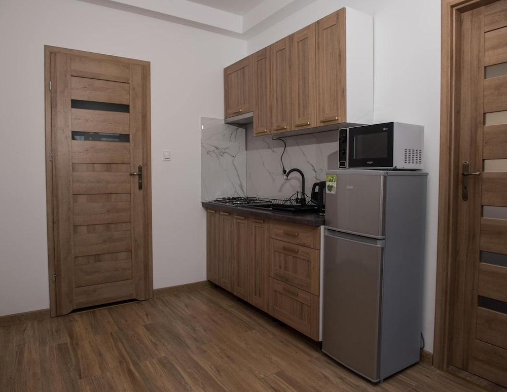 Comfortable Ground Floor Apartment, Summer Pool