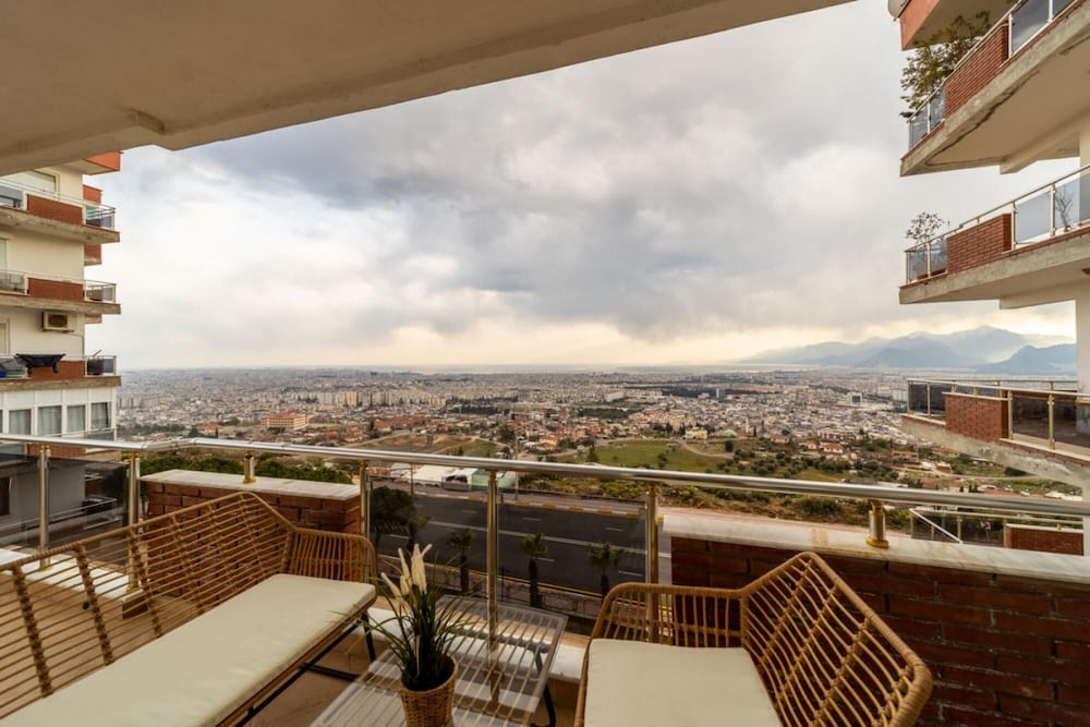 Apartment With Panoramic City View in Kepez