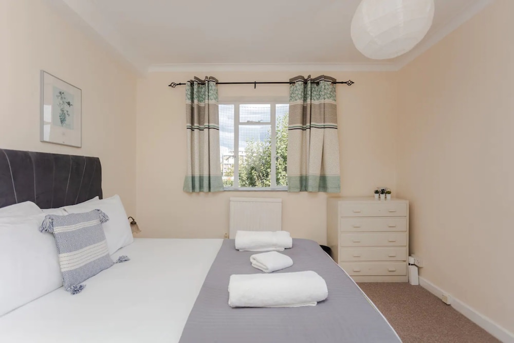 Spacious 2 Bedroom Apartment Near Hampstead Heath