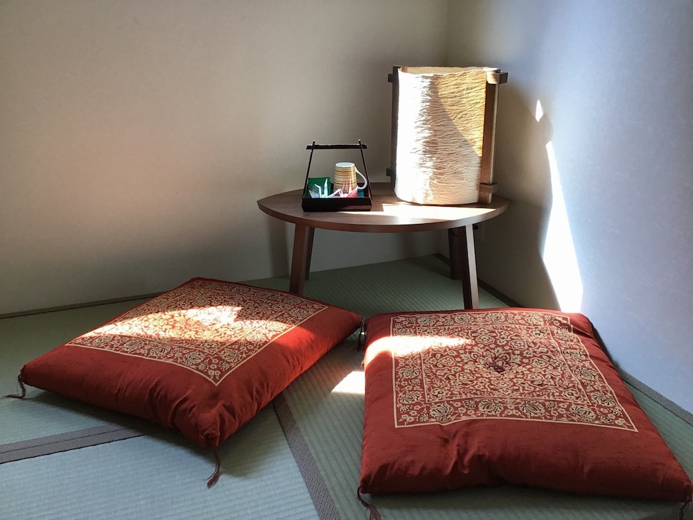 GUESTHOUSE YOURS - Hostel