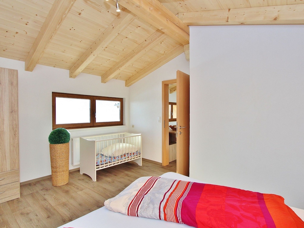 Sunlit Apartment Near Ski Area in Hollersbach im Pinzgau view 5