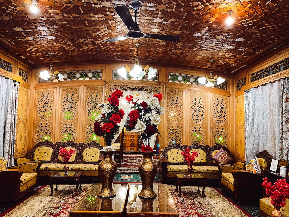 Gemini Group Of Houseboats
