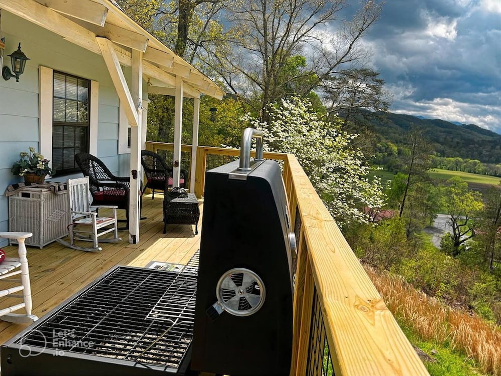 Smoky Mountain Cabin With Stunning Views