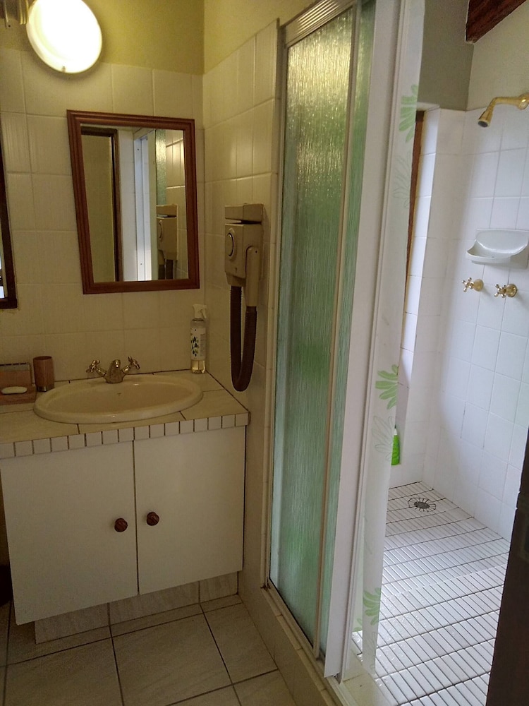 Tranquil Beach House in Southbroom Are, Marina Beach, With Stunning Lagoon Views