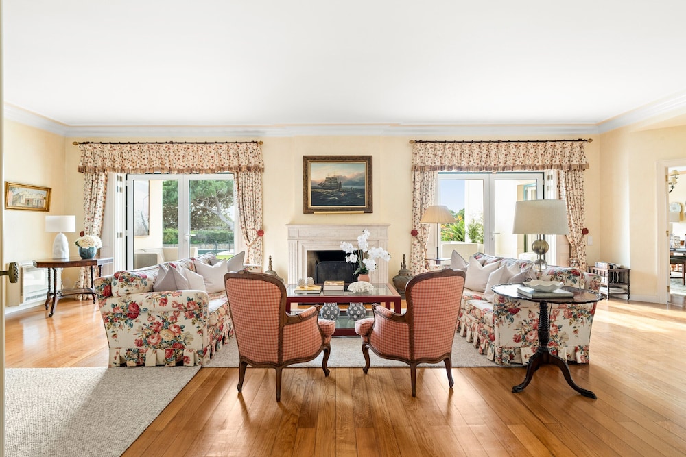 Fairview Villa by Cadenzalux