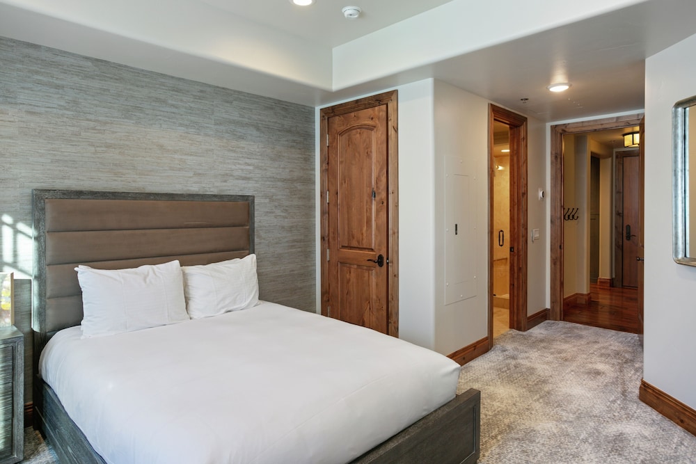 504 - Five Bedroom Penthouse Grand Lodge 5 Condo