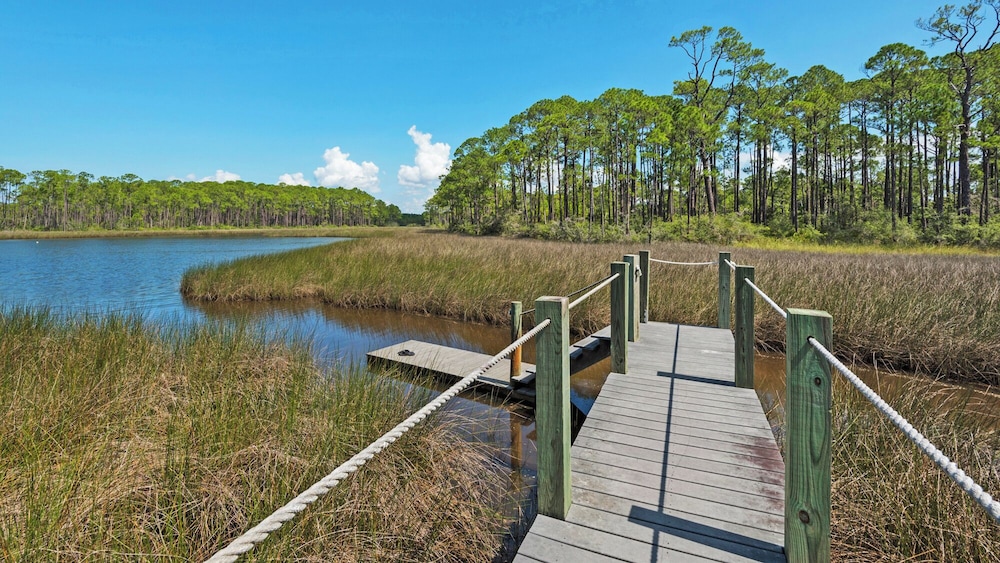 4BR Home With Deck & Grill Fun + Free Attraction Tickets!